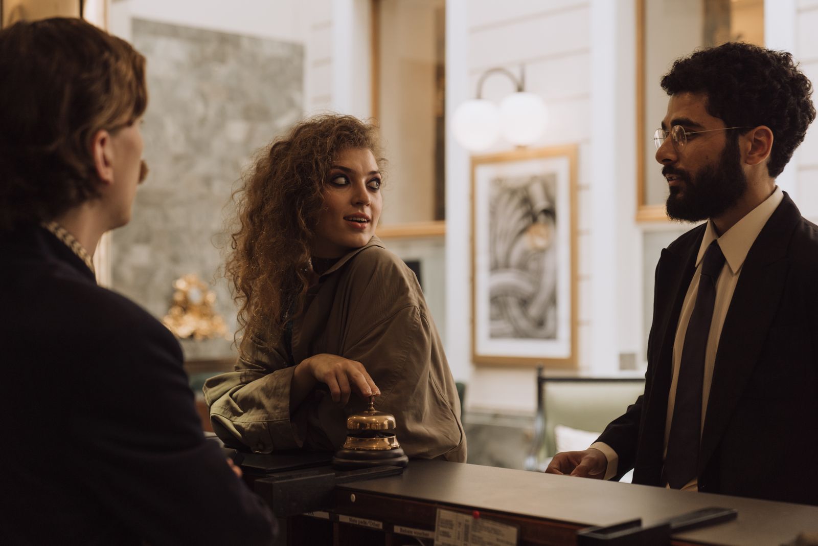 Personal de hotelería atendiendo huéspedes en inglés, Eklab Rosario