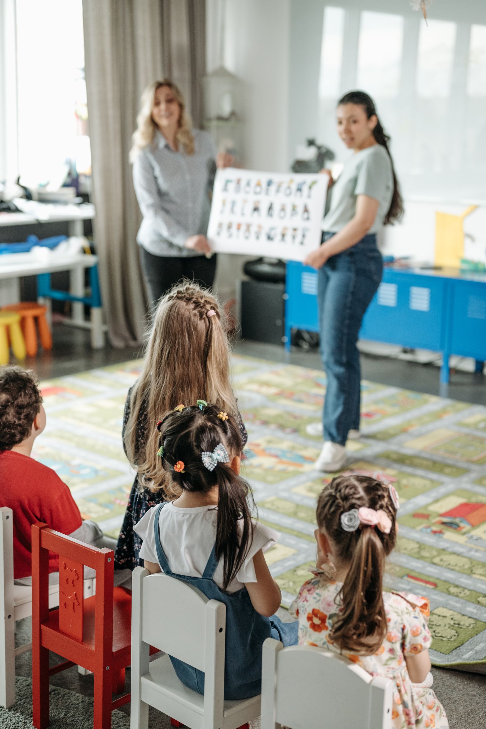 Niños en clase de inglés en Eklab
