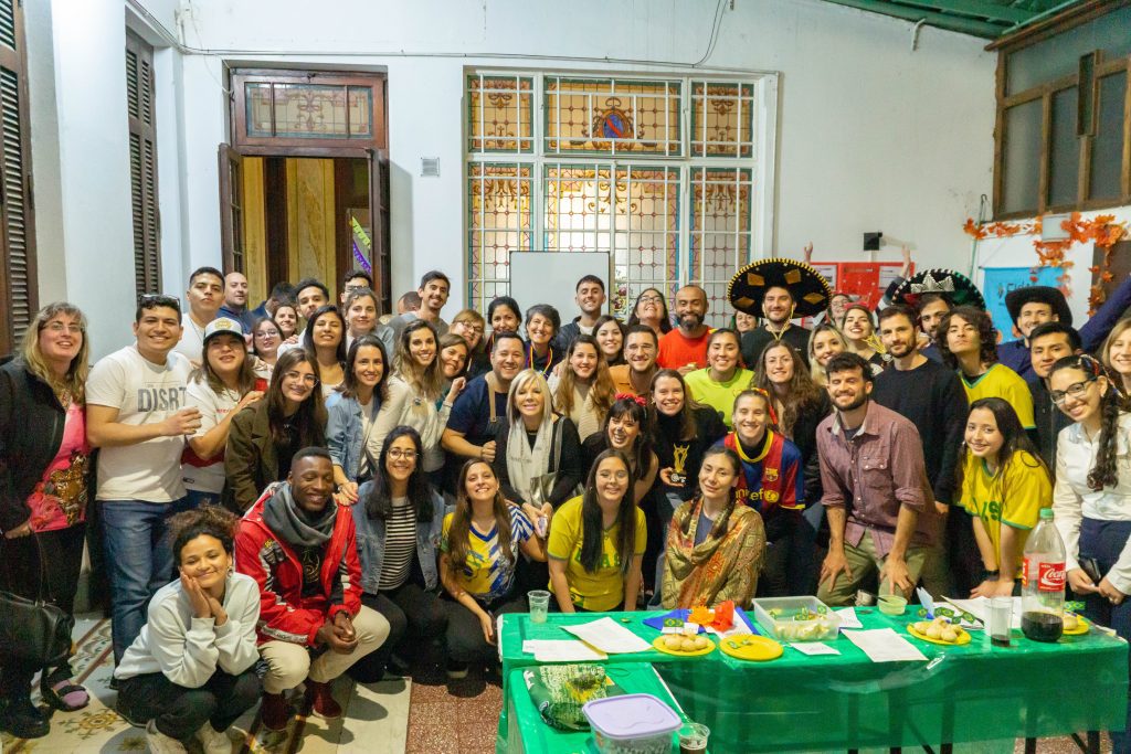 Evento Eklab Institute — alumnos en actividad grupal presencial en Rosario